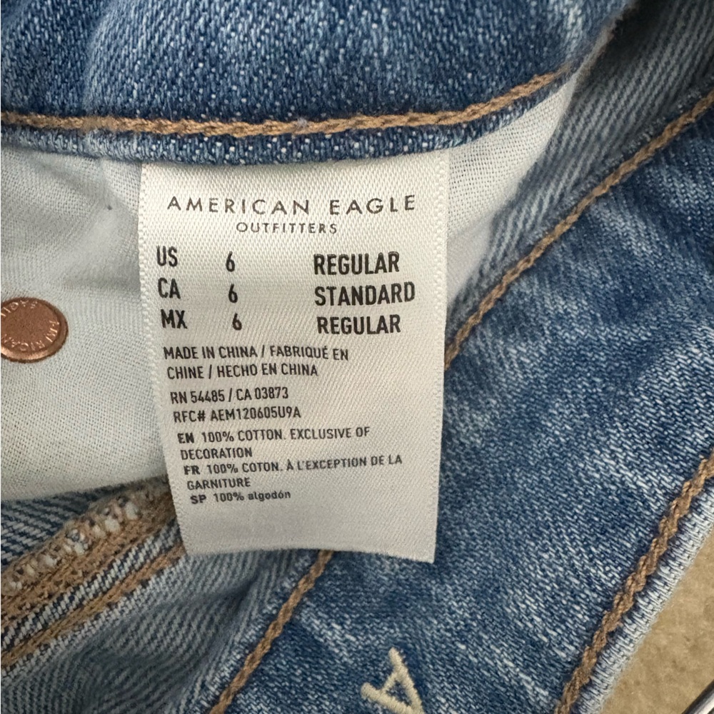 American Eagle Outfitters Light Blue Straight Leg Jeans - Picture 3 of 3